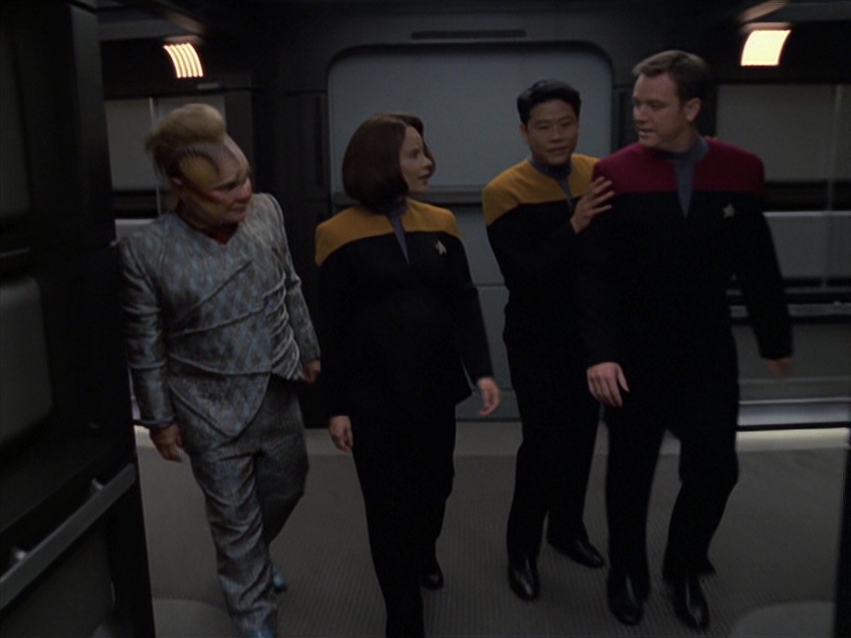 extant_StarTrek_VOY_7x22-NaturalLaw_1007.jpg