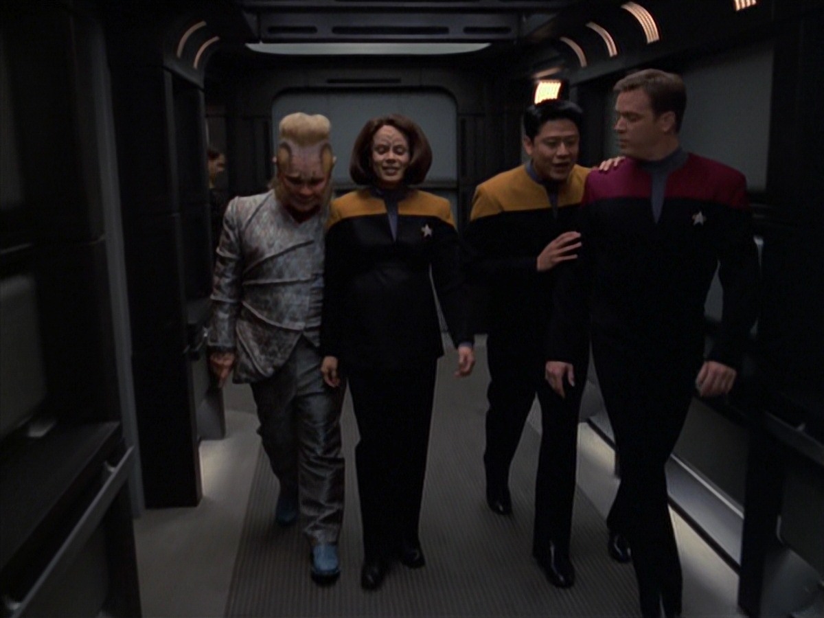 extant_StarTrek_VOY_7x22-NaturalLaw_1010.jpg