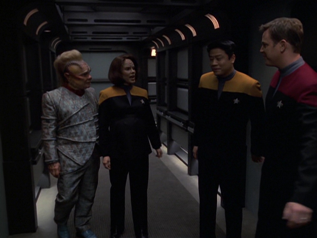 extant_StarTrek_VOY_7x22-NaturalLaw_1015.jpg