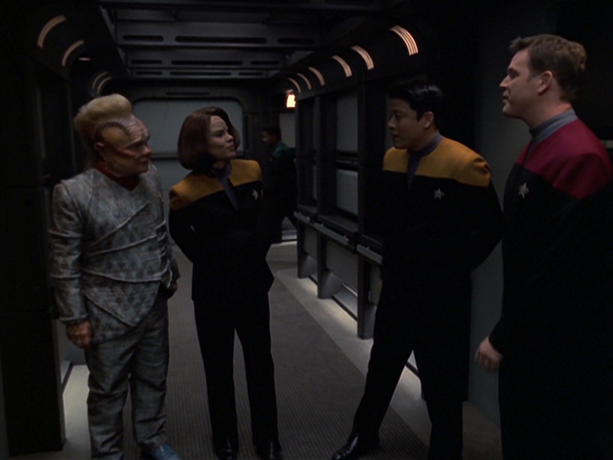 extant_StarTrek_VOY_7x22-NaturalLaw_1016.jpg