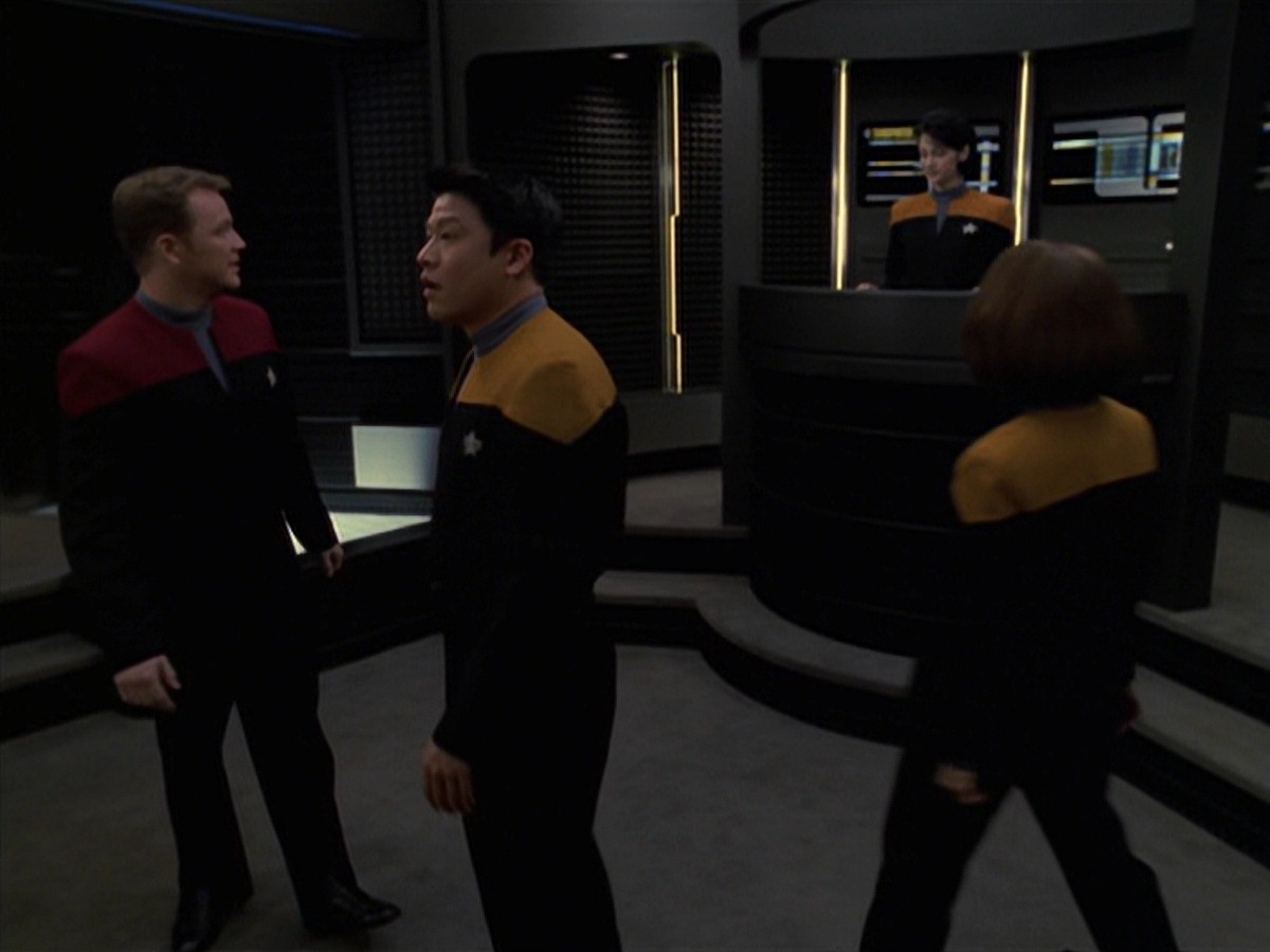 extant_StarTrek_VOY_7x22-NaturalLaw_1036.jpg