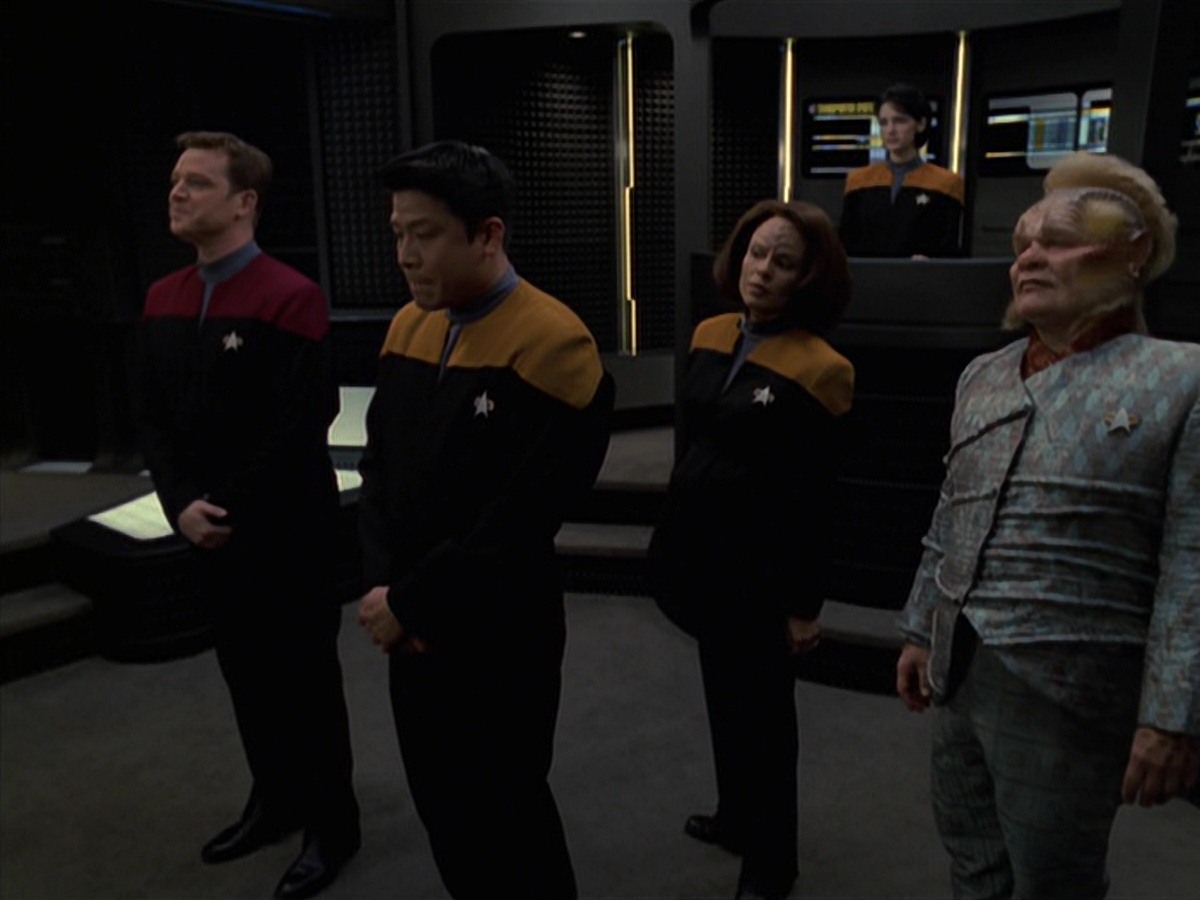extant_StarTrek_VOY_7x22-NaturalLaw_1040.jpg