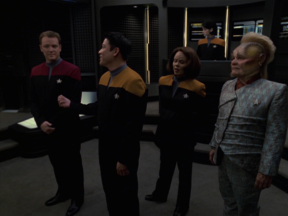 extant_StarTrek_VOY_7x22-NaturalLaw_1054.jpg