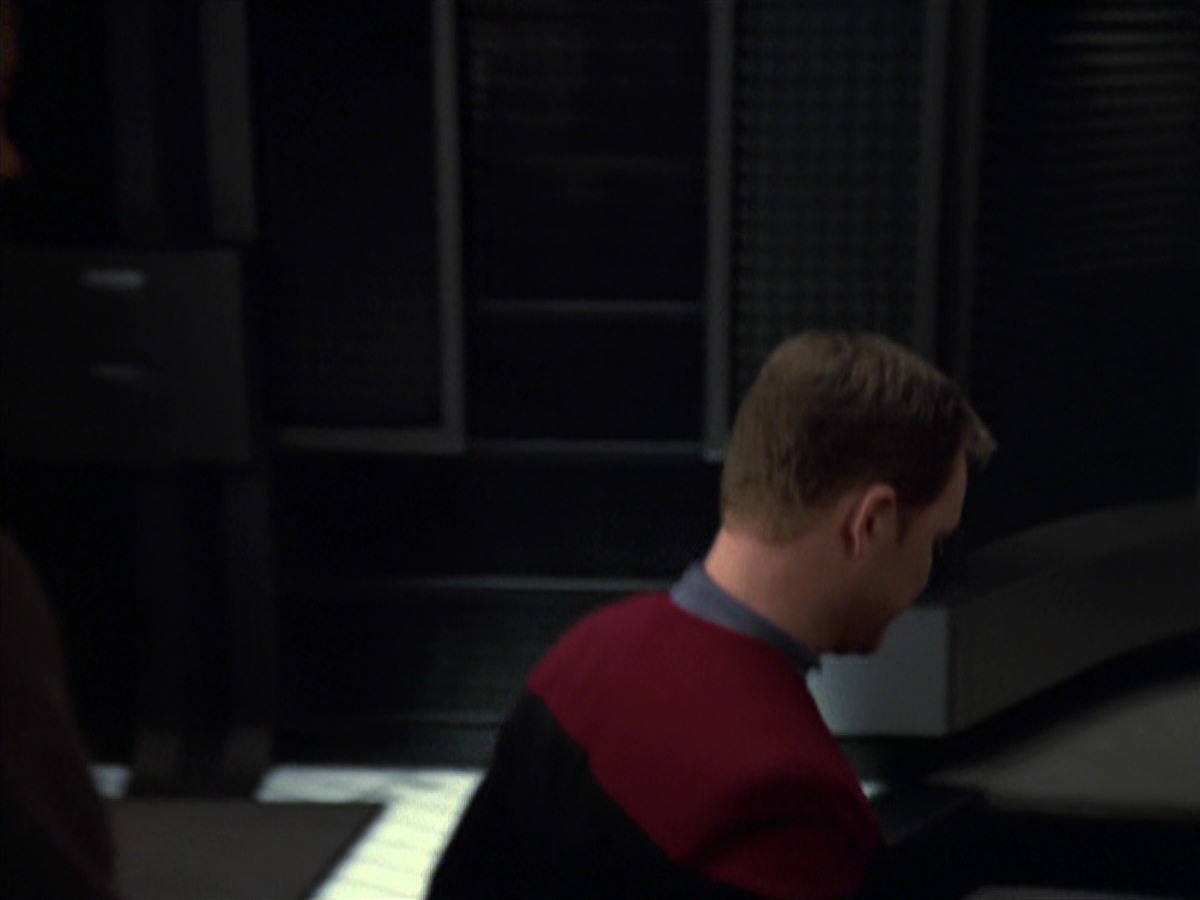 extant_StarTrek_VOY_7x22-NaturalLaw_1069.jpg