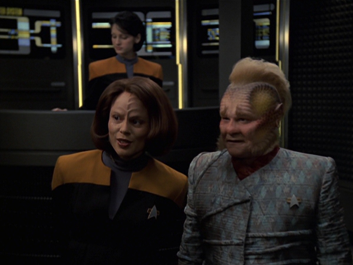 extant_StarTrek_VOY_7x22-NaturalLaw_1076.jpg