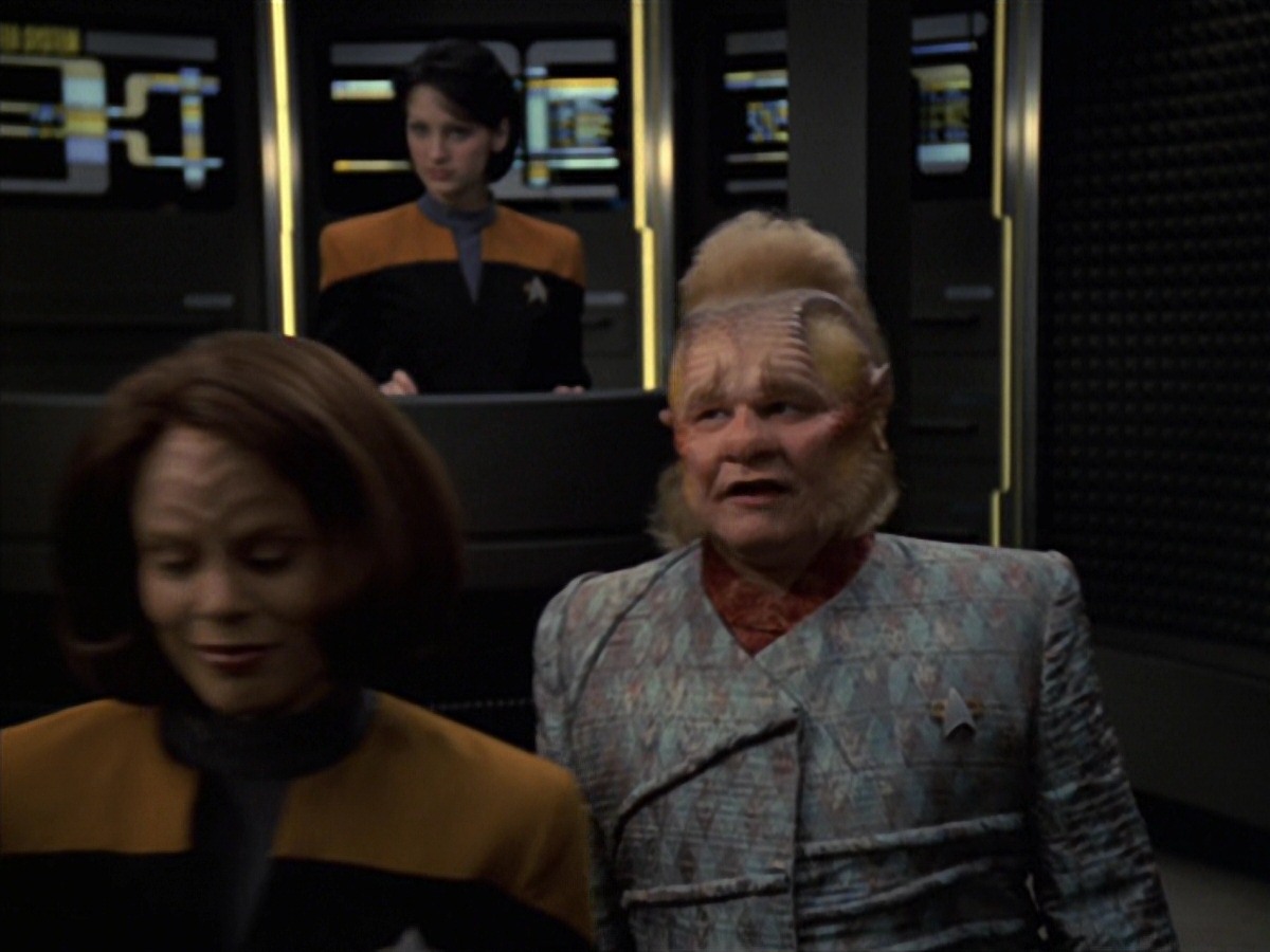 extant_StarTrek_VOY_7x22-NaturalLaw_1079.jpg