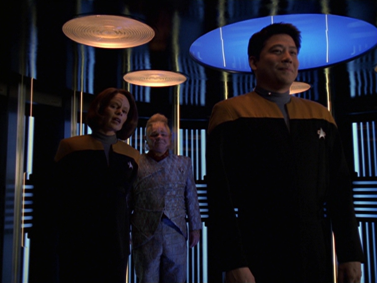 extant_StarTrek_VOY_7x22-NaturalLaw_1102.jpg