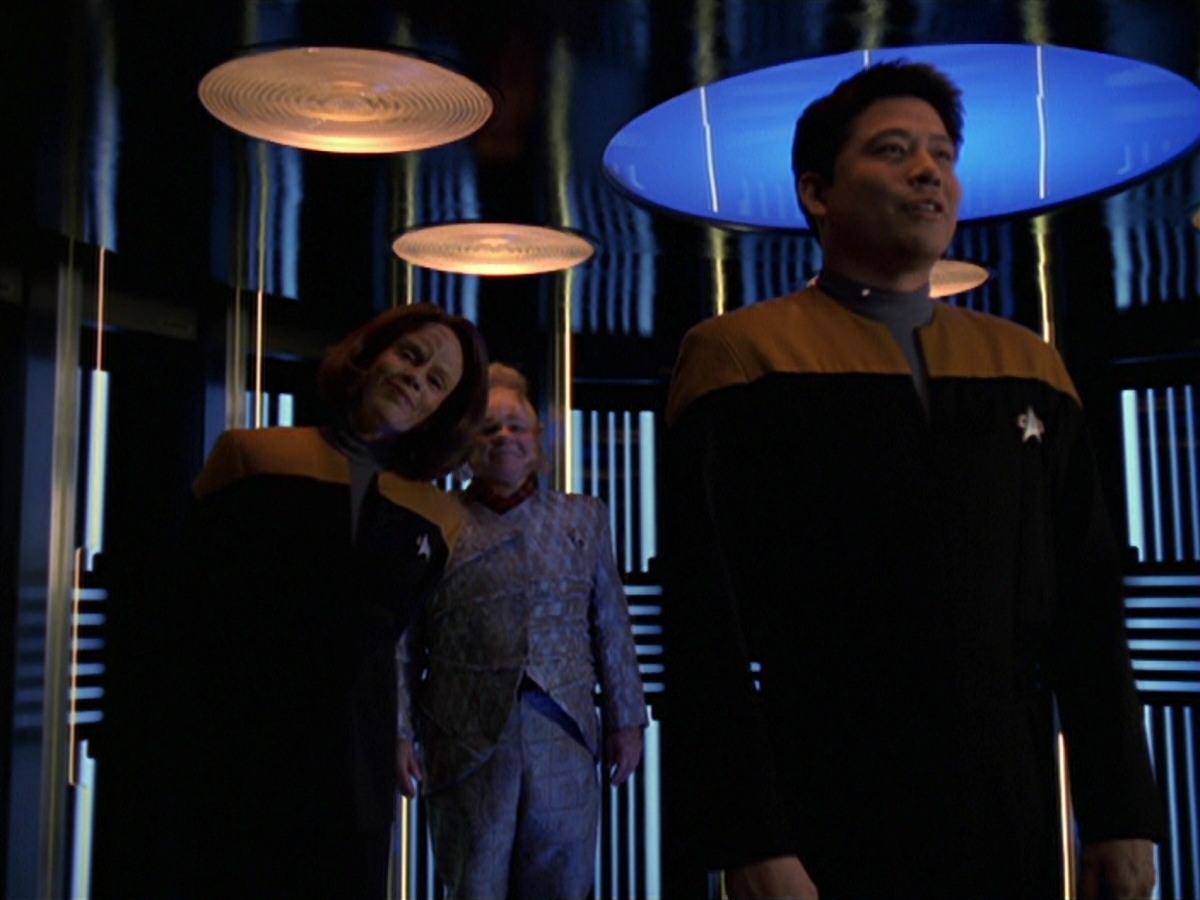 extant_StarTrek_VOY_7x22-NaturalLaw_1106.jpg