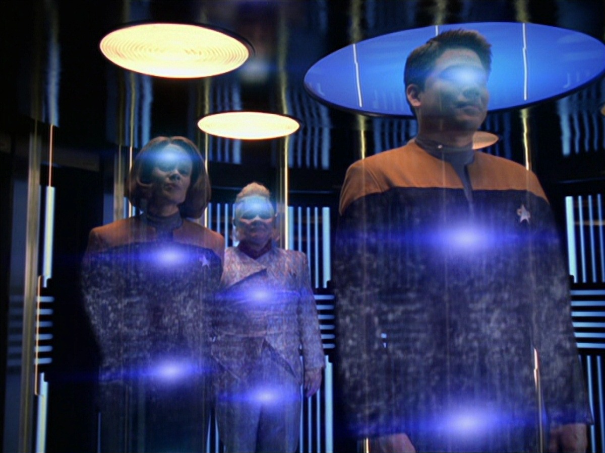 extant_StarTrek_VOY_7x22-NaturalLaw_1109.jpg