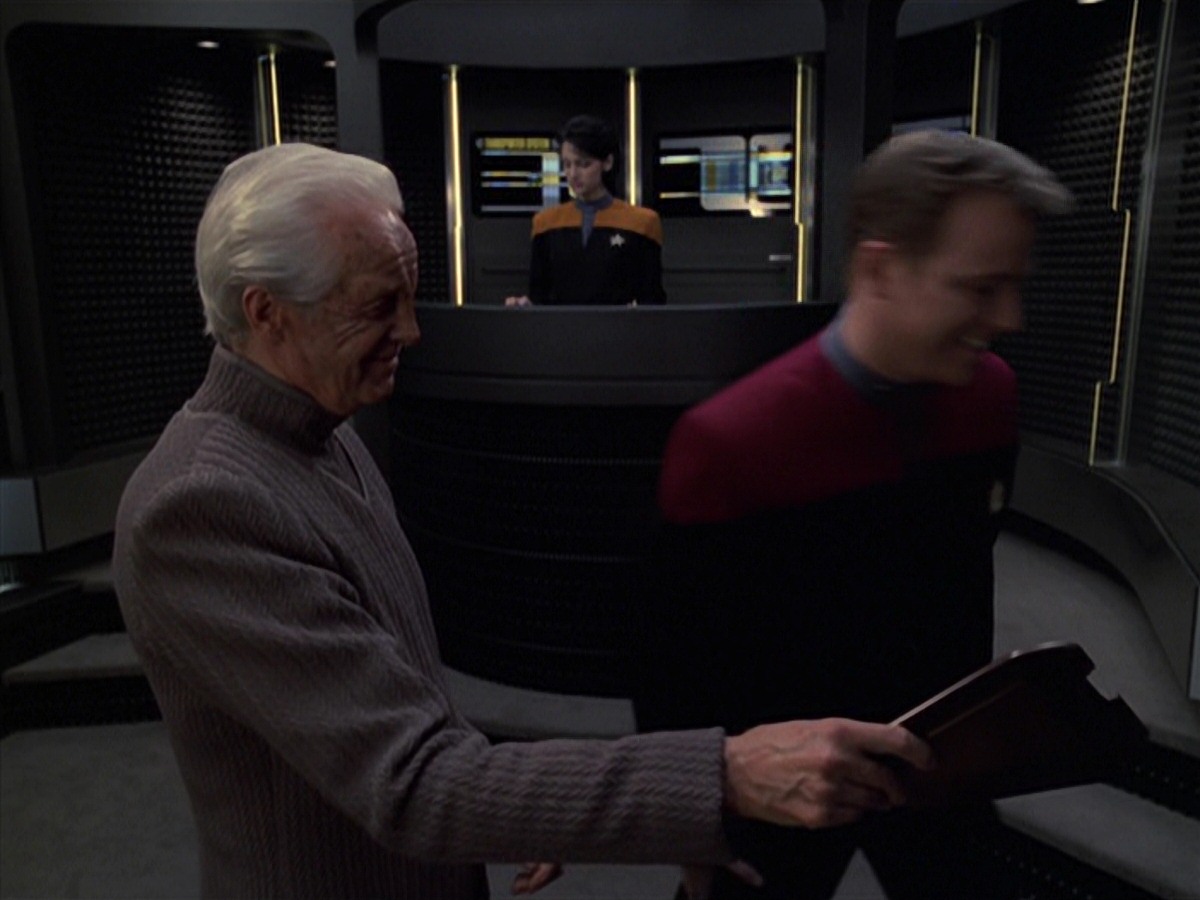 extant_StarTrek_VOY_7x22-NaturalLaw_1128.jpg