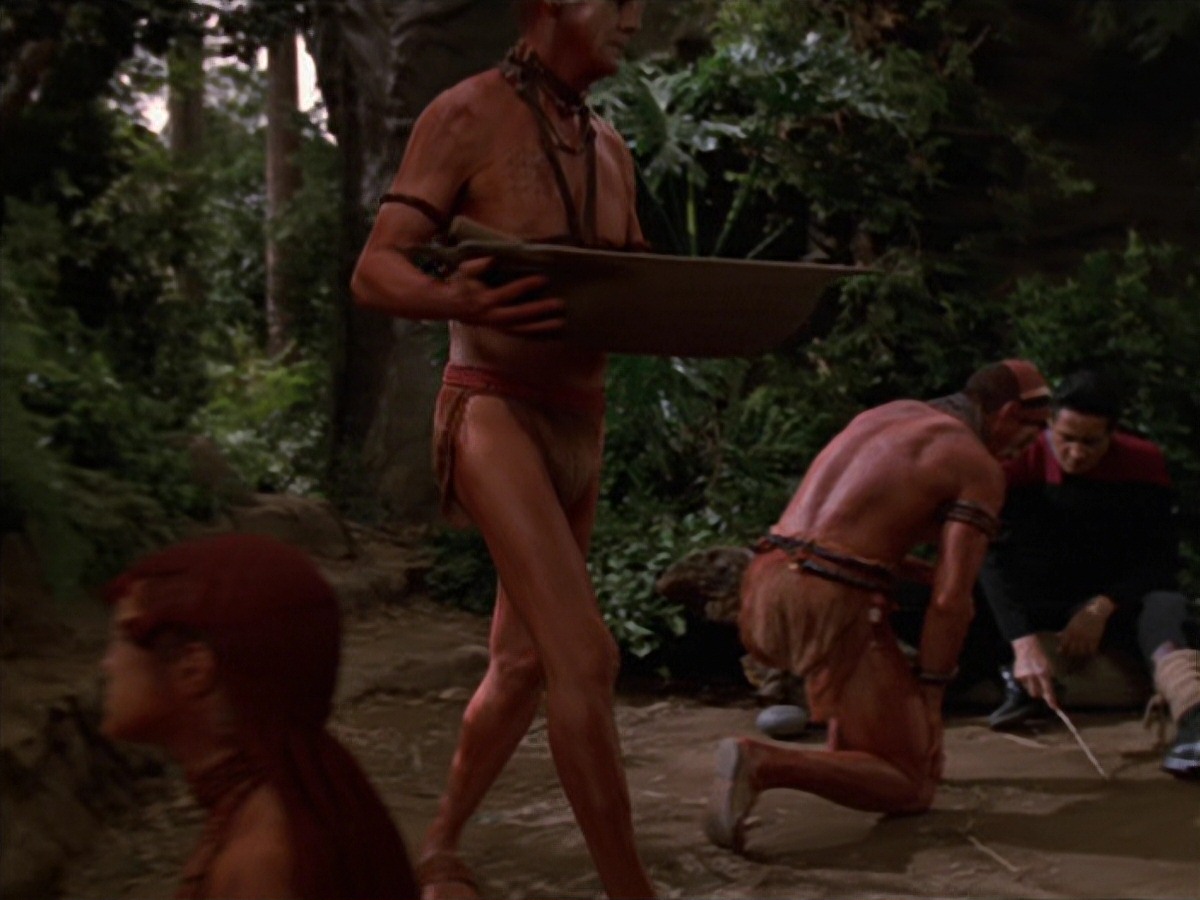 extant_StarTrek_VOY_7x22-NaturalLaw_1136.jpg