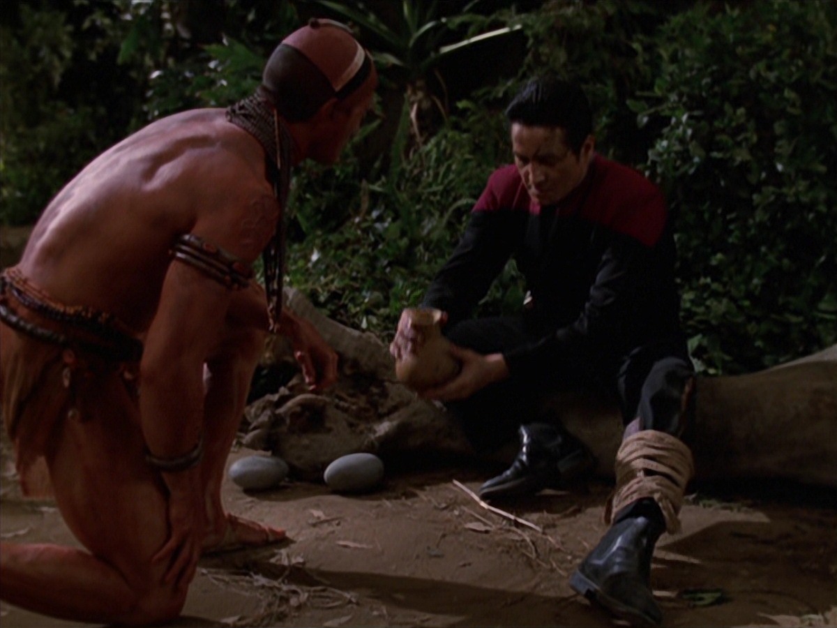extant_StarTrek_VOY_7x22-NaturalLaw_1152.jpg