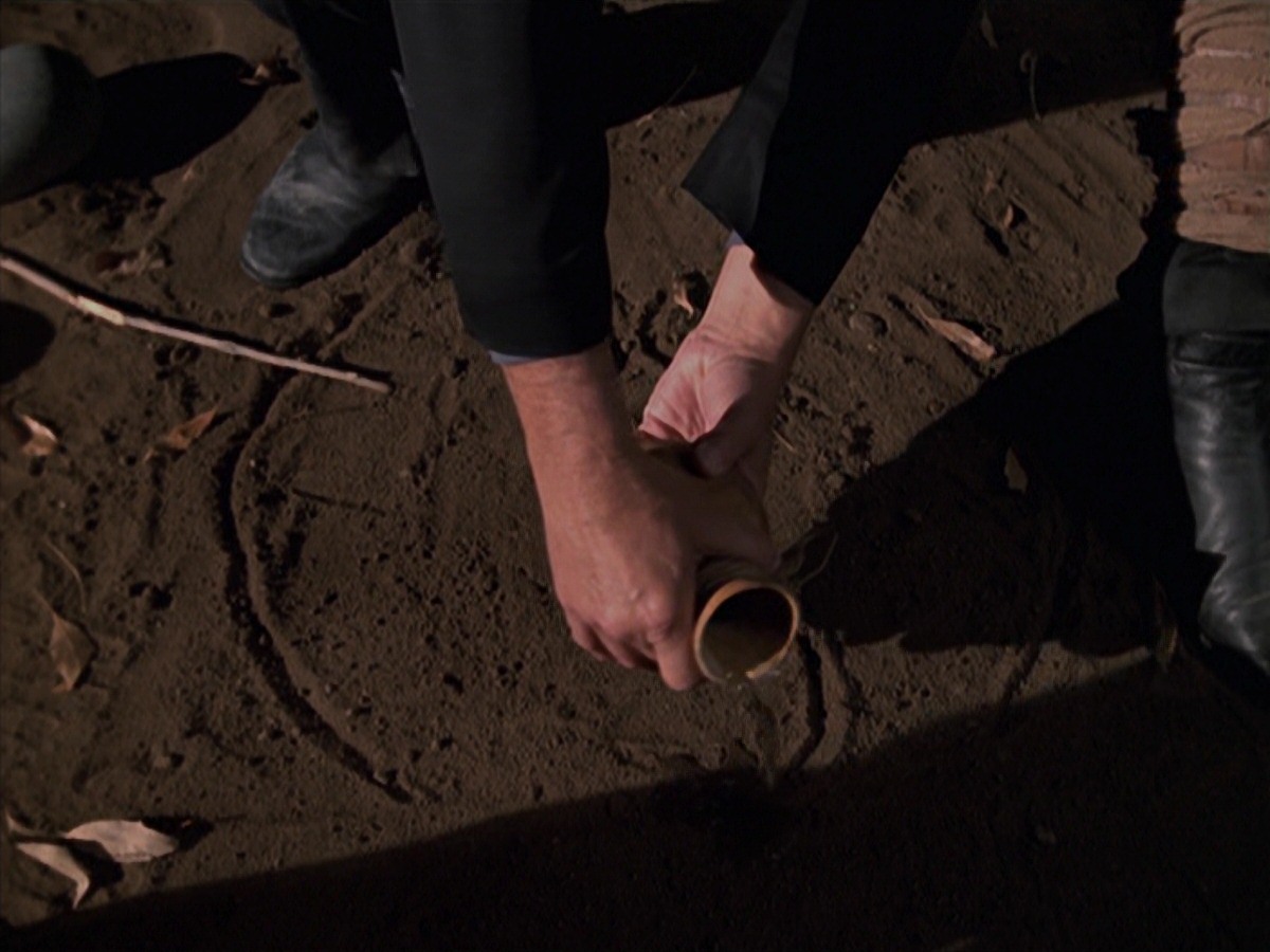 extant_StarTrek_VOY_7x22-NaturalLaw_1154.jpg