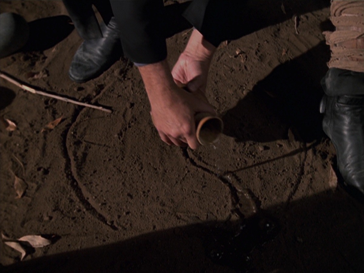 extant_StarTrek_VOY_7x22-NaturalLaw_1155.jpg