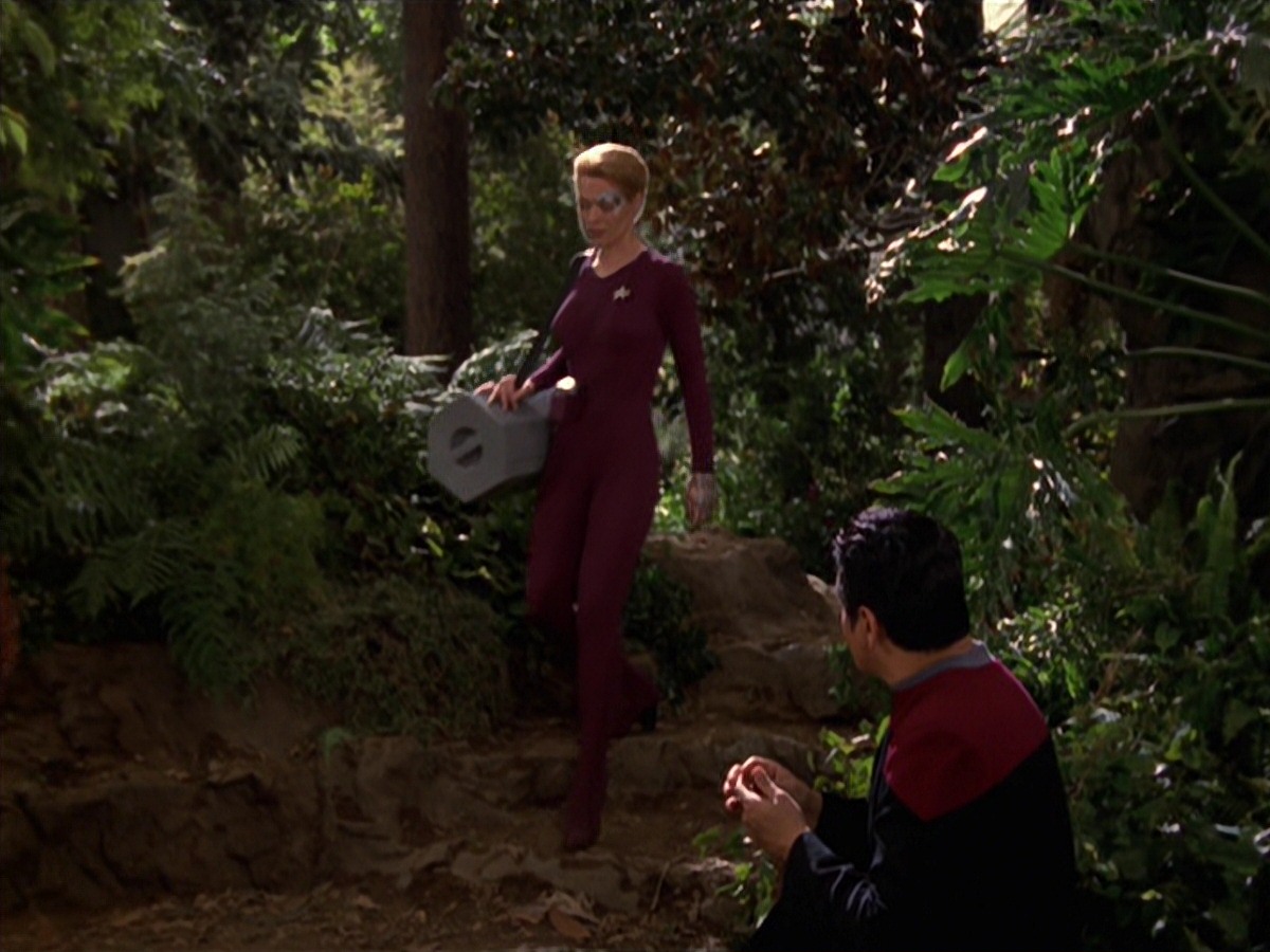 extant_StarTrek_VOY_7x22-NaturalLaw_1265.jpg