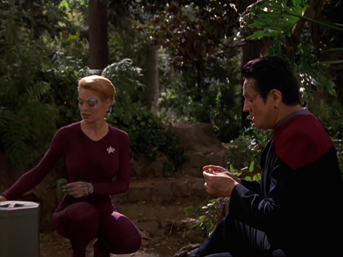 extant_StarTrek_VOY_7x22-NaturalLaw_1271.jpg
