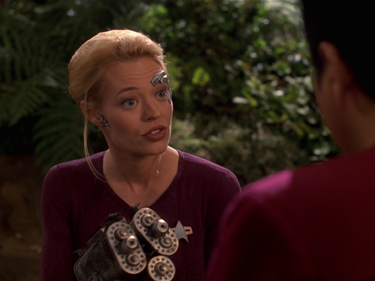 extant_StarTrek_VOY_7x22-NaturalLaw_1287.jpg