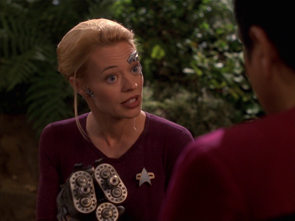 extant_StarTrek_VOY_7x22-NaturalLaw_1298.jpg