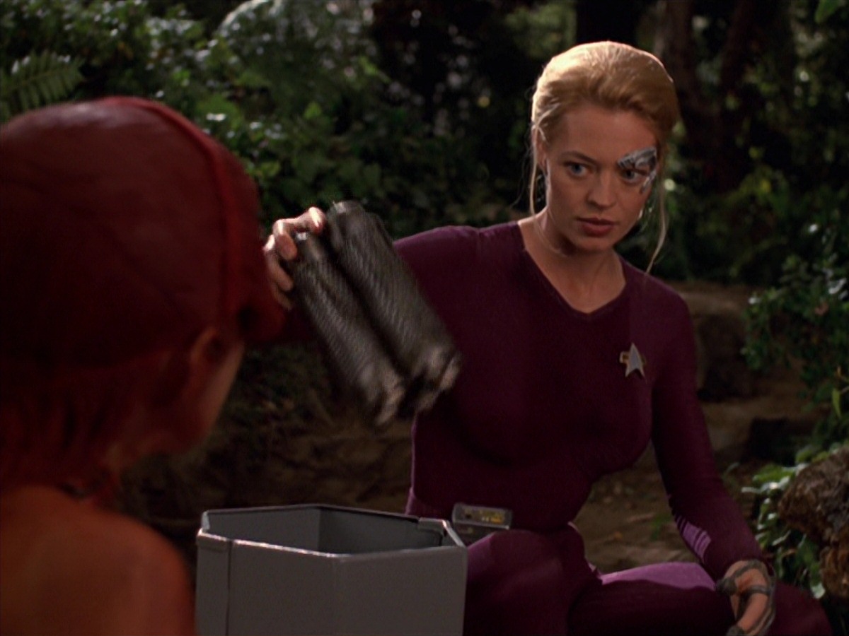 extant_StarTrek_VOY_7x22-NaturalLaw_1331.jpg