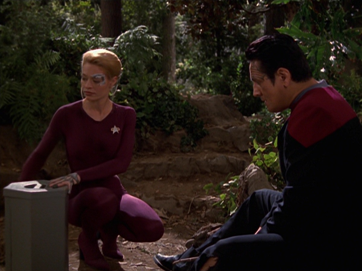 extant_StarTrek_VOY_7x22-NaturalLaw_1355.jpg