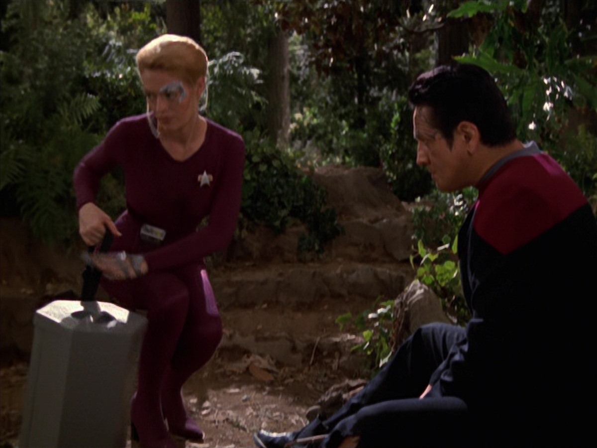 extant_StarTrek_VOY_7x22-NaturalLaw_1356.jpg