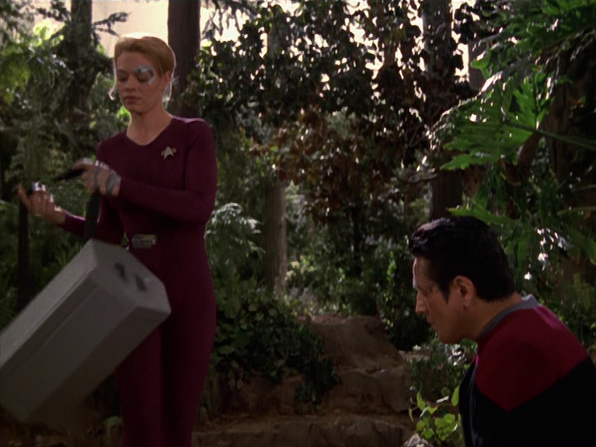 extant_StarTrek_VOY_7x22-NaturalLaw_1357.jpg