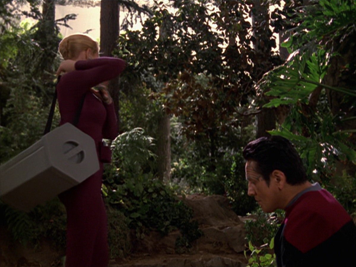 extant_StarTrek_VOY_7x22-NaturalLaw_1358.jpg