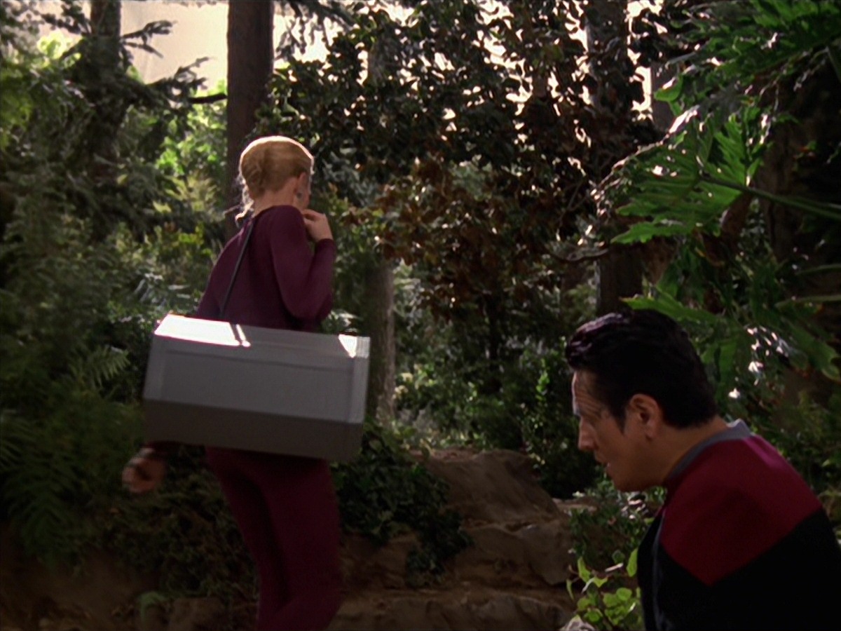 extant_StarTrek_VOY_7x22-NaturalLaw_1359.jpg