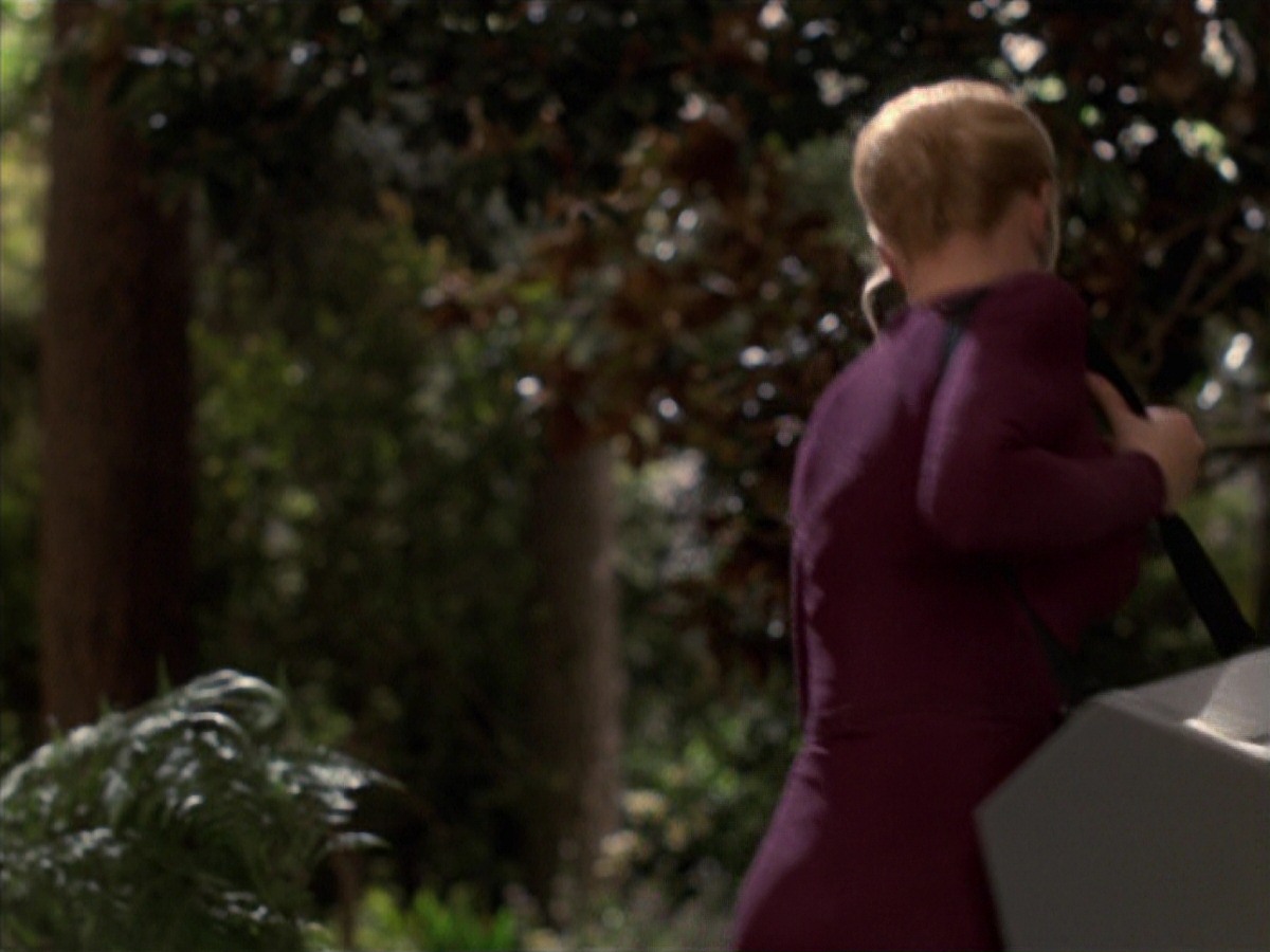 extant_StarTrek_VOY_7x22-NaturalLaw_1370.jpg