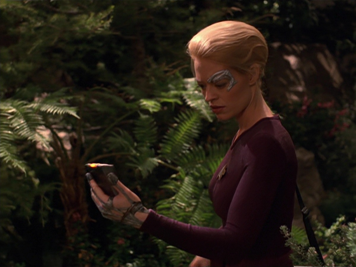 extant_StarTrek_VOY_7x22-NaturalLaw_1386.jpg