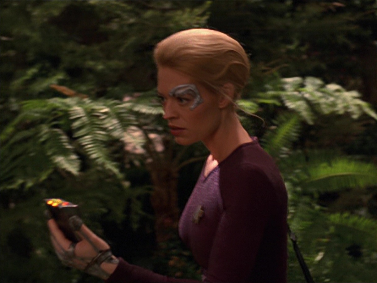 extant_StarTrek_VOY_7x22-NaturalLaw_1387.jpg