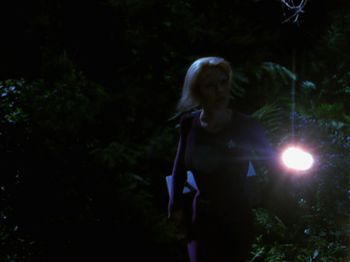extant_StarTrek_VOY_7x22-NaturalLaw_1509.jpg