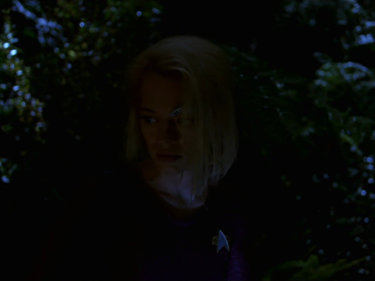 extant_StarTrek_VOY_7x22-NaturalLaw_1525.jpg