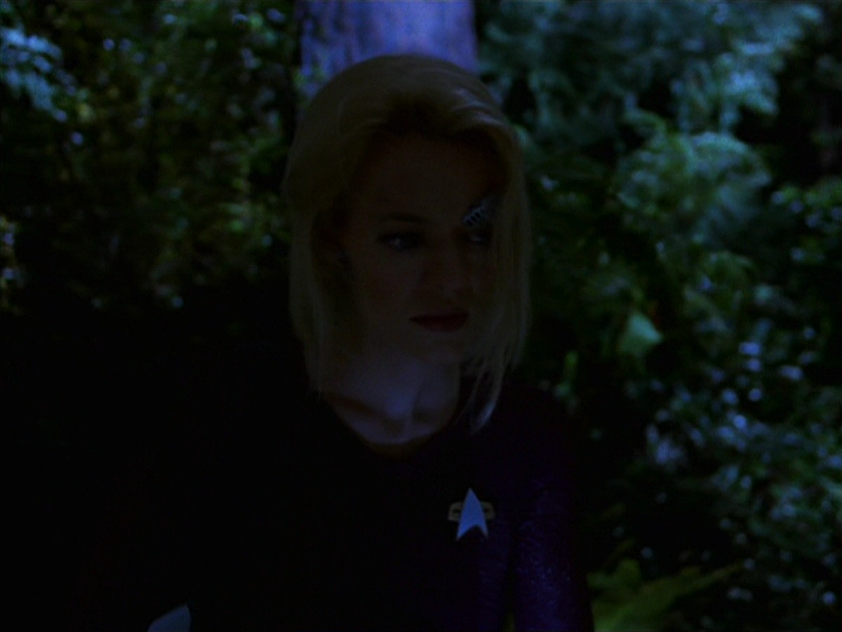extant_StarTrek_VOY_7x22-NaturalLaw_1526.jpg