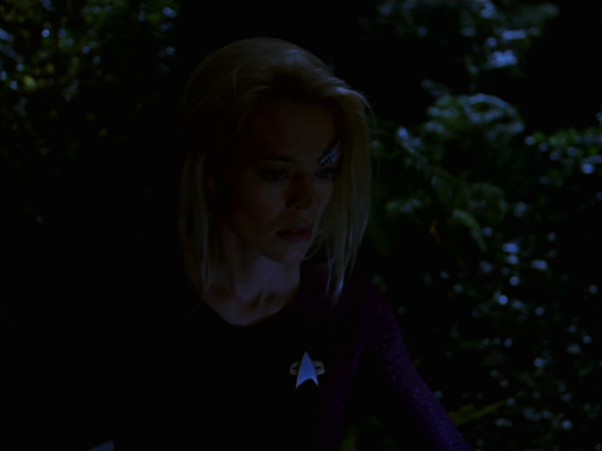 extant_StarTrek_VOY_7x22-NaturalLaw_1527.jpg