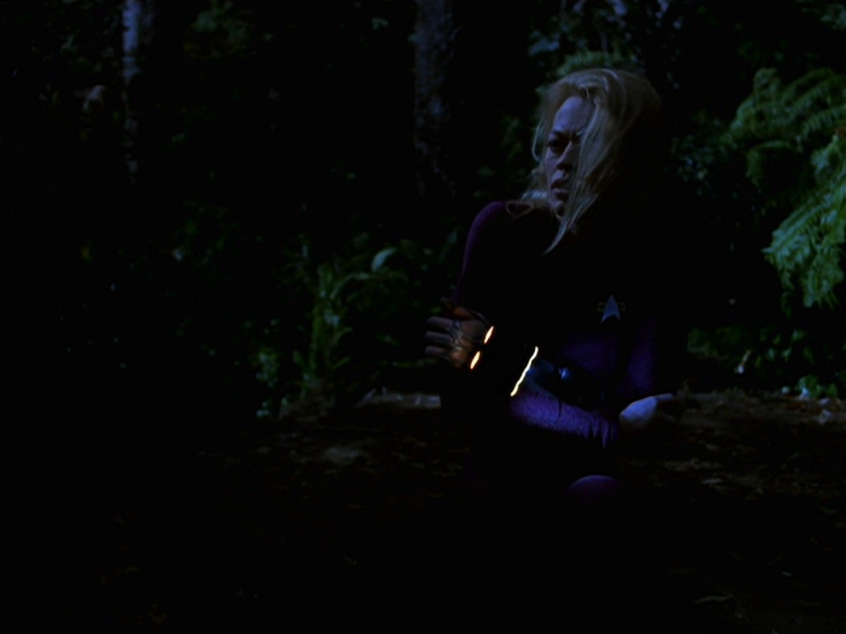 extant_StarTrek_VOY_7x22-NaturalLaw_1537.jpg