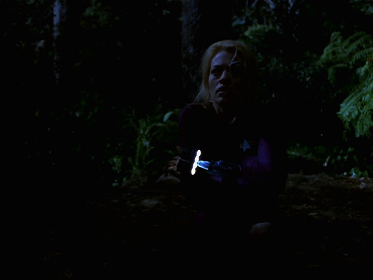 extant_StarTrek_VOY_7x22-NaturalLaw_1539.jpg