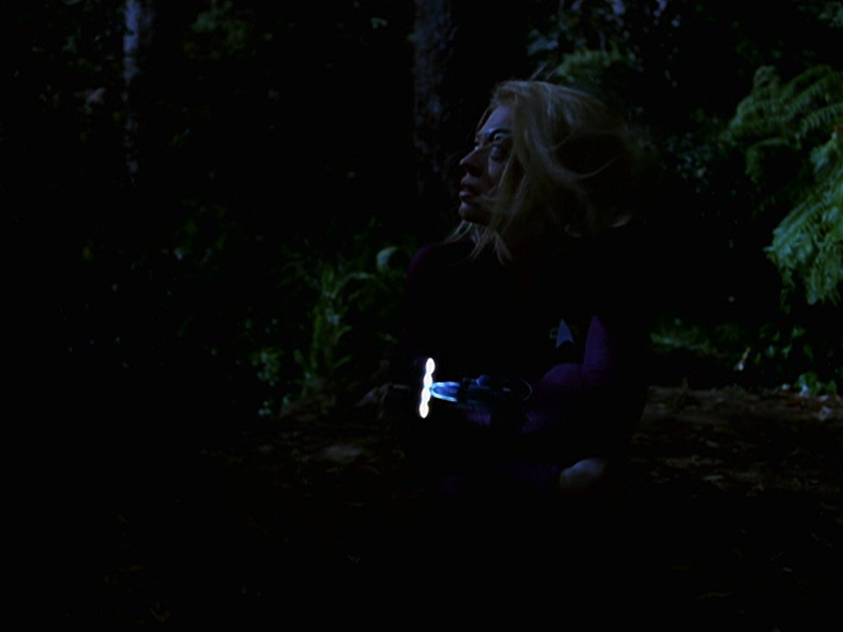 extant_StarTrek_VOY_7x22-NaturalLaw_1542.jpg