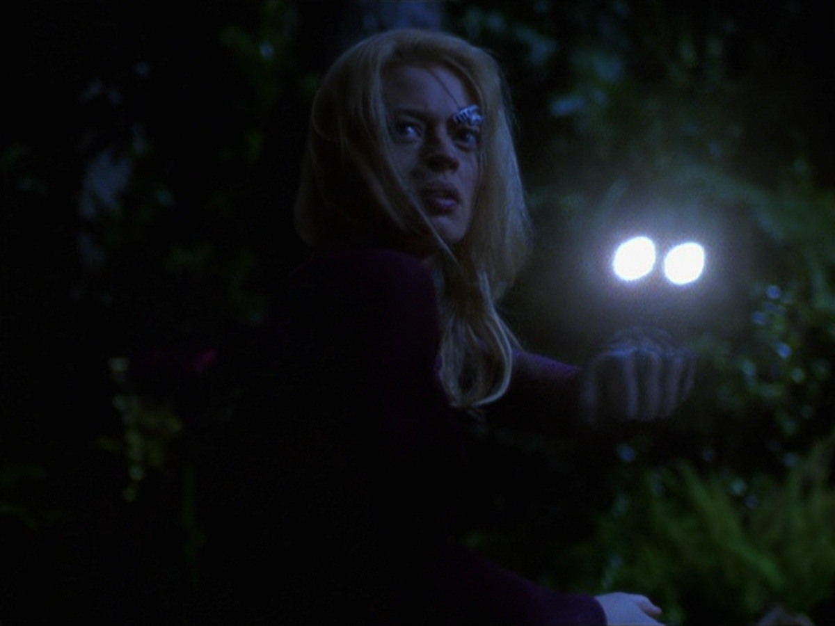 extant_StarTrek_VOY_7x22-NaturalLaw_1556.jpg