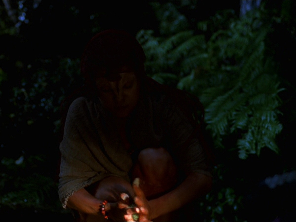 extant_StarTrek_VOY_7x22-NaturalLaw_1626.jpg