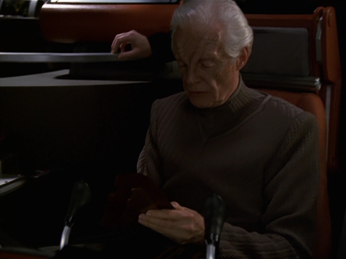 extant_StarTrek_VOY_7x22-NaturalLaw_1702.jpg