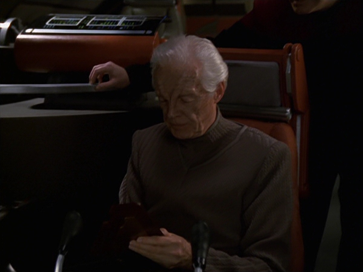 extant_StarTrek_VOY_7x22-NaturalLaw_1703.jpg
