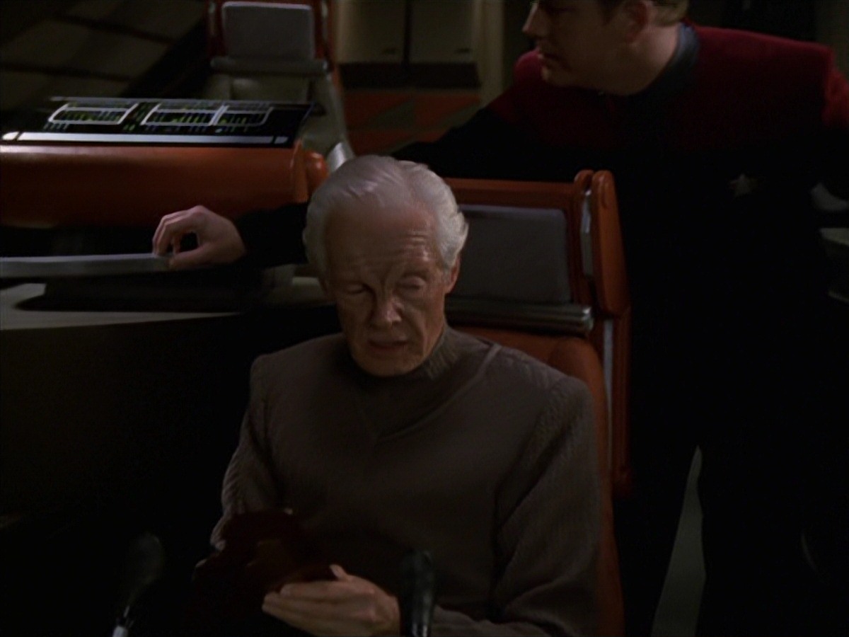 extant_StarTrek_VOY_7x22-NaturalLaw_1704.jpg