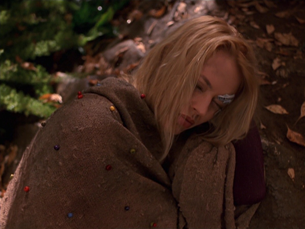 extant_StarTrek_VOY_7x22-NaturalLaw_1799.jpg