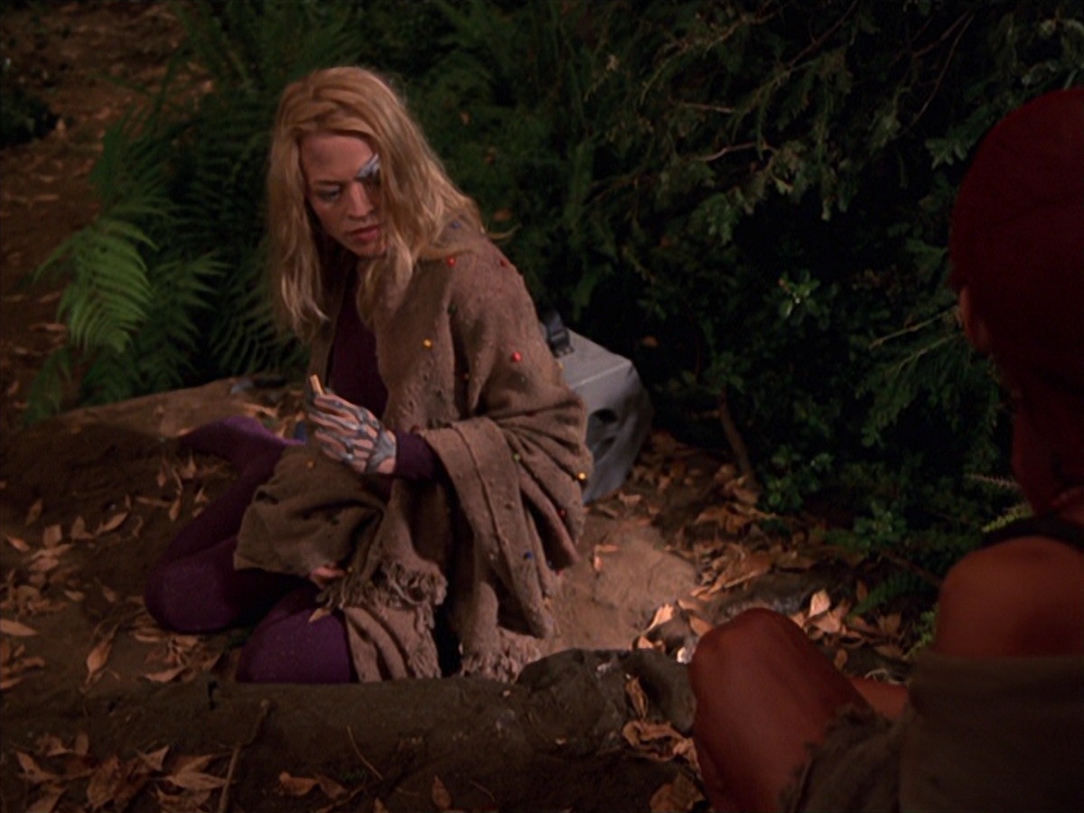 extant_StarTrek_VOY_7x22-NaturalLaw_1843.jpg