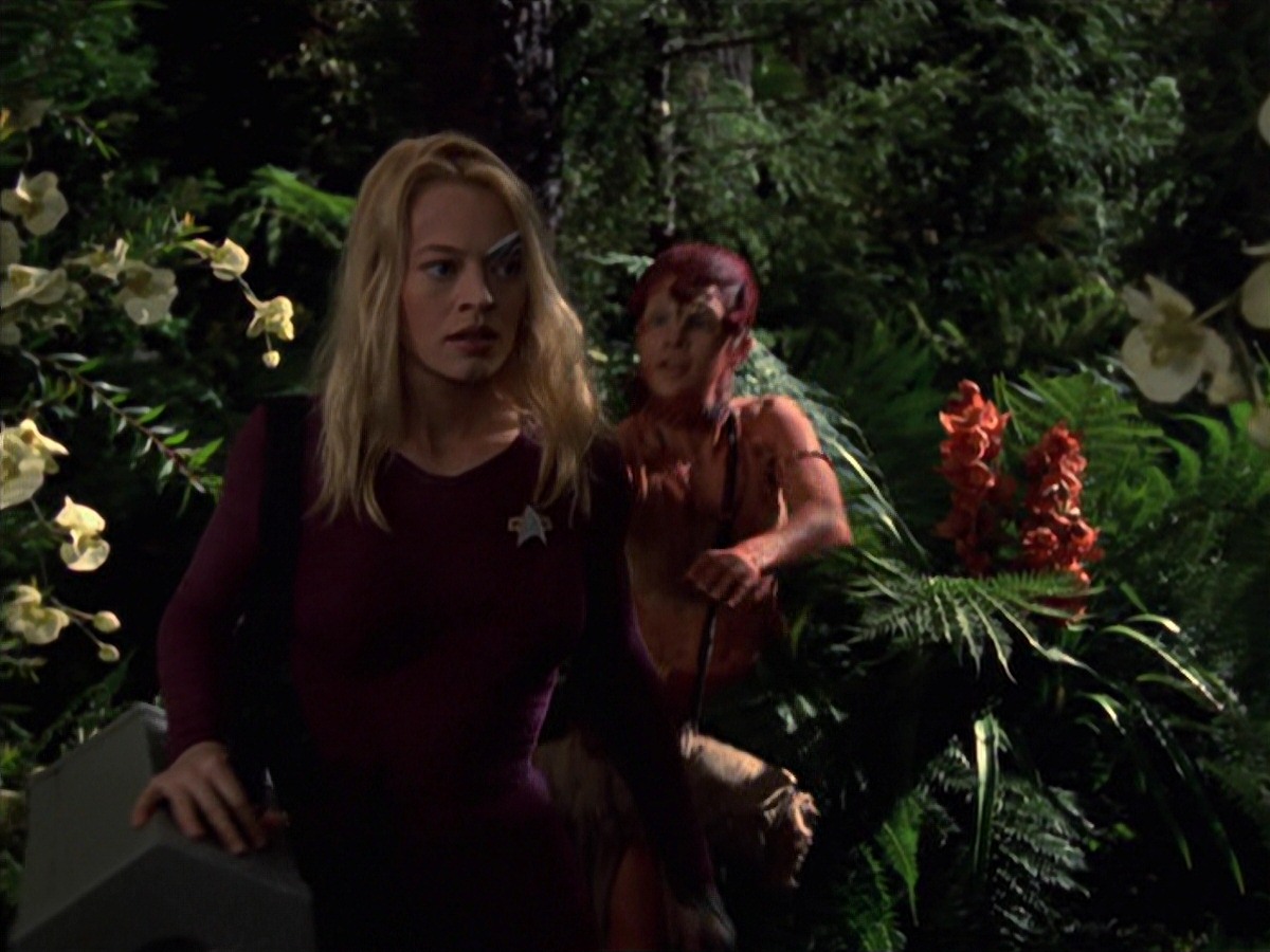 extant_StarTrek_VOY_7x22-NaturalLaw_1932.jpg