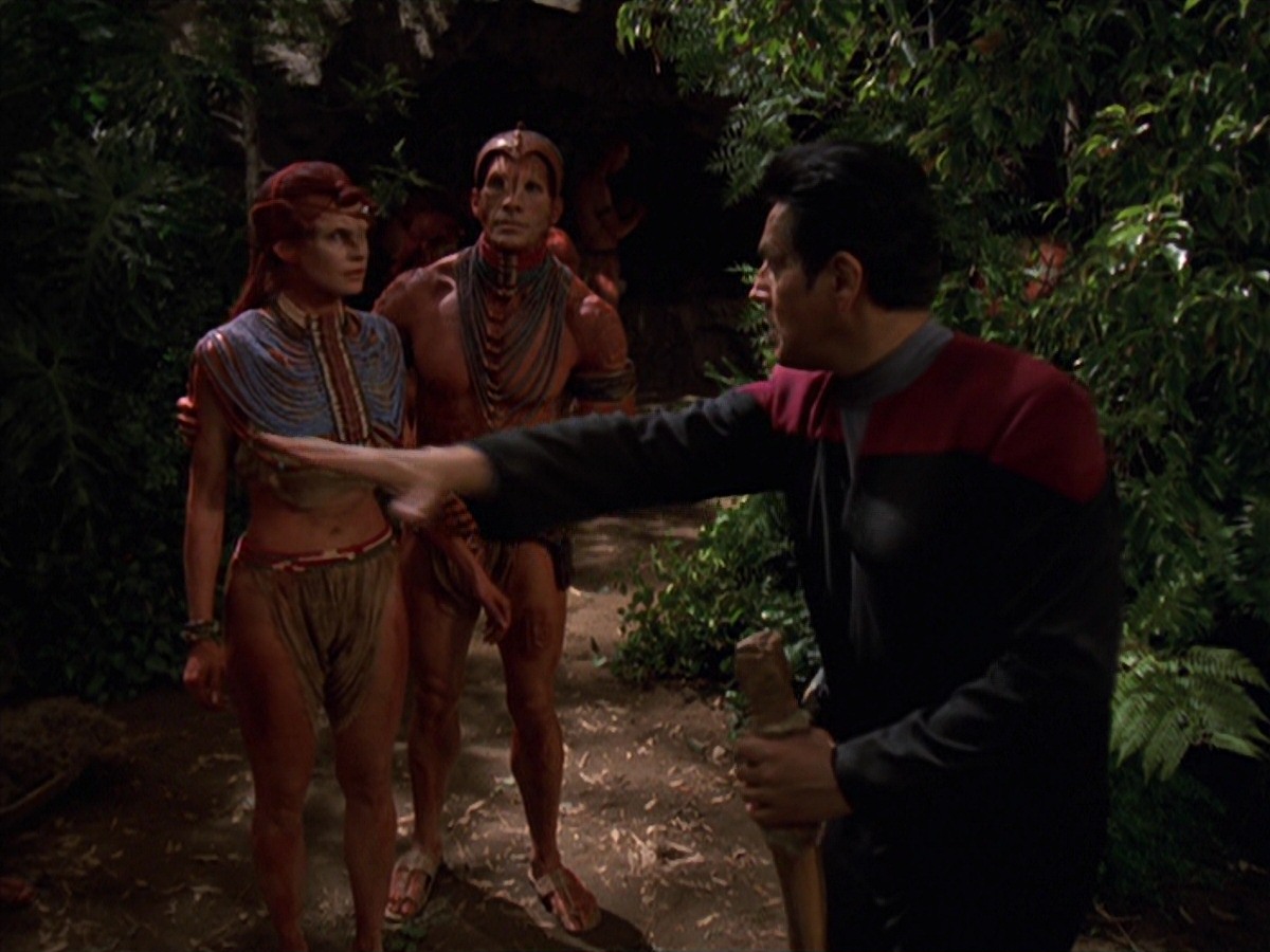 extant_StarTrek_VOY_7x22-NaturalLaw_2075.jpg