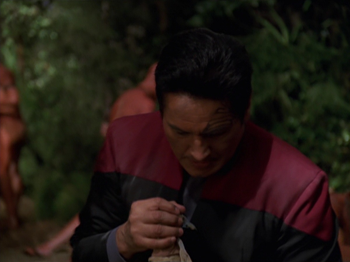 extant_StarTrek_VOY_7x22-NaturalLaw_2103.jpg