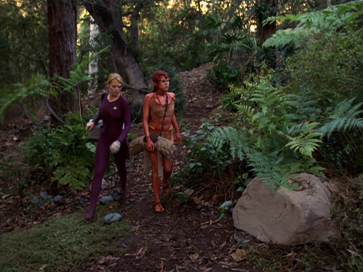 extant_StarTrek_VOY_7x22-NaturalLaw_2124.jpg