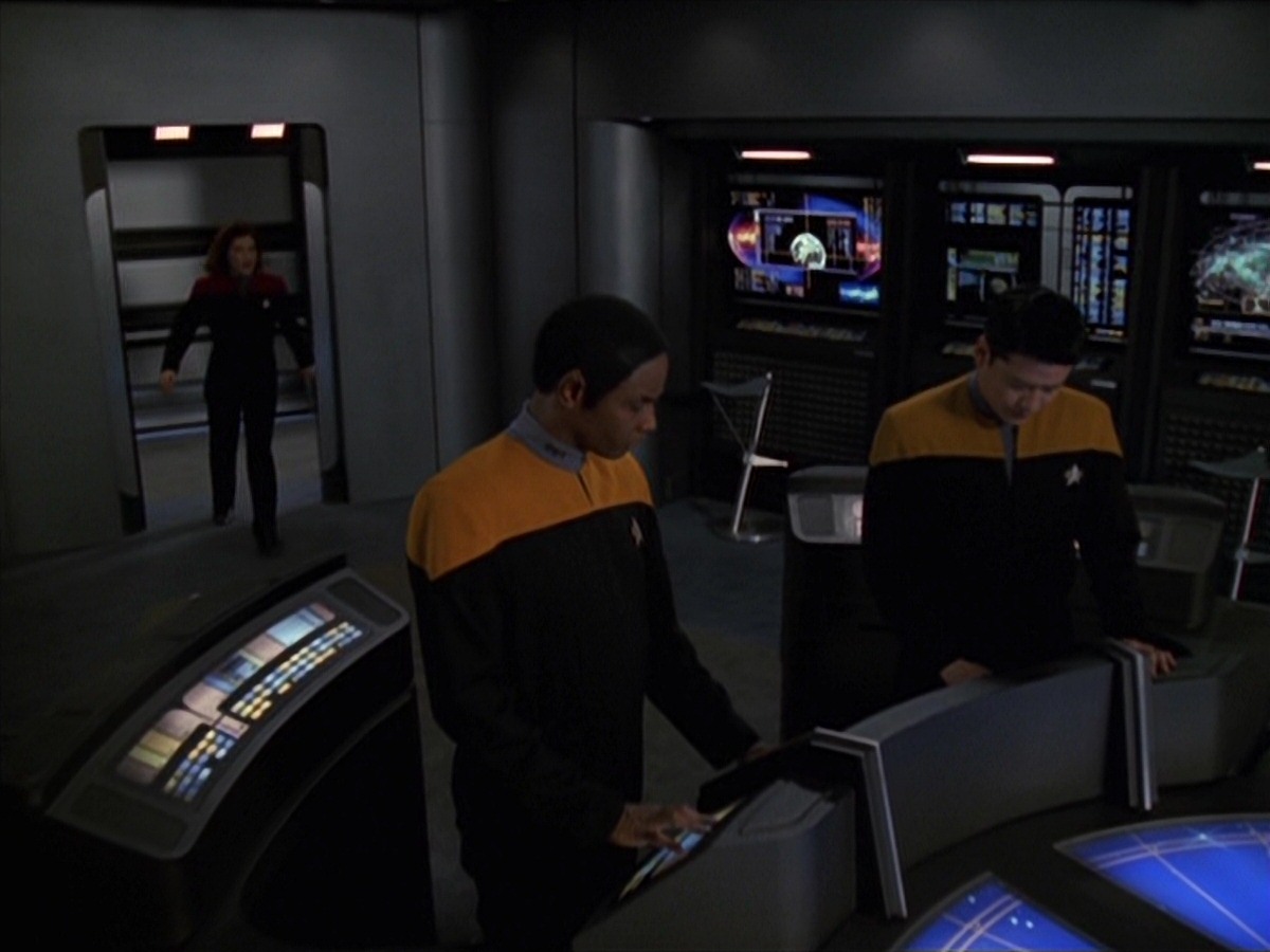extant_StarTrek_VOY_7x22-NaturalLaw_2172.jpg